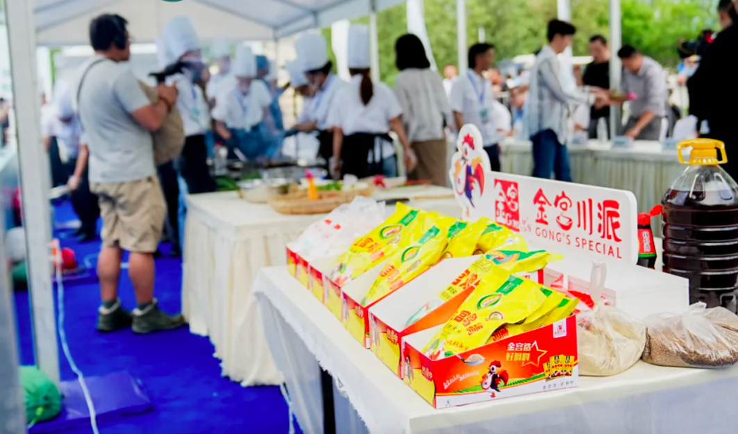金火把”烧烤大赛匠心调味点燃凉山美食盛会冰球突破金宫川派味业