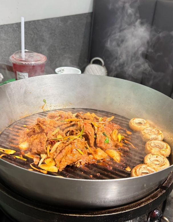 北京炙子烤肉的滋滋烟火气冰球突破技巧穿街走巷寻访